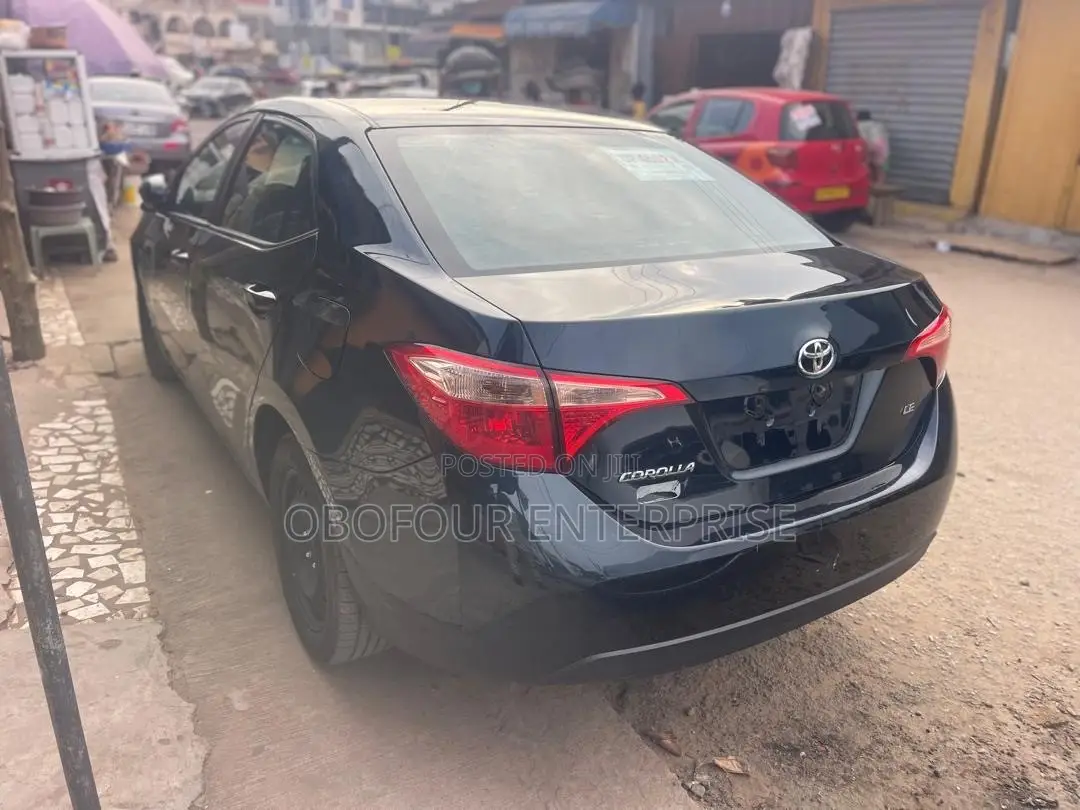 Toyota Corolla LE (1.8L 4cyl 2A) 2018 Gray