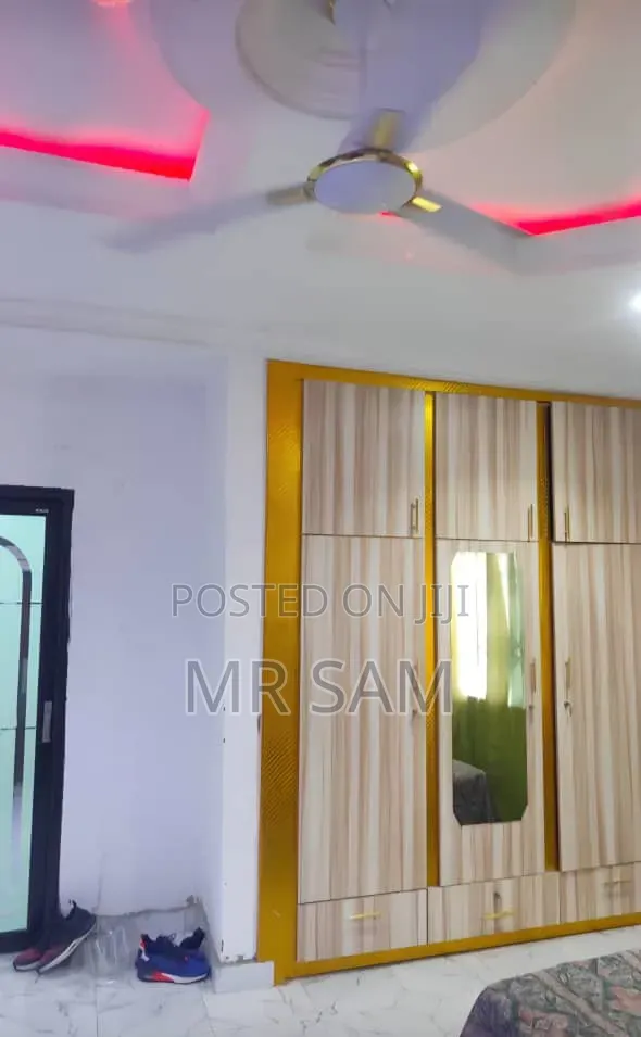 8bdrm House in Sam Properties, Millenium City for sale