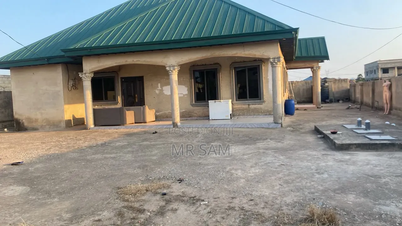 5bdrm House in Sam Properties, Amasaman for sale