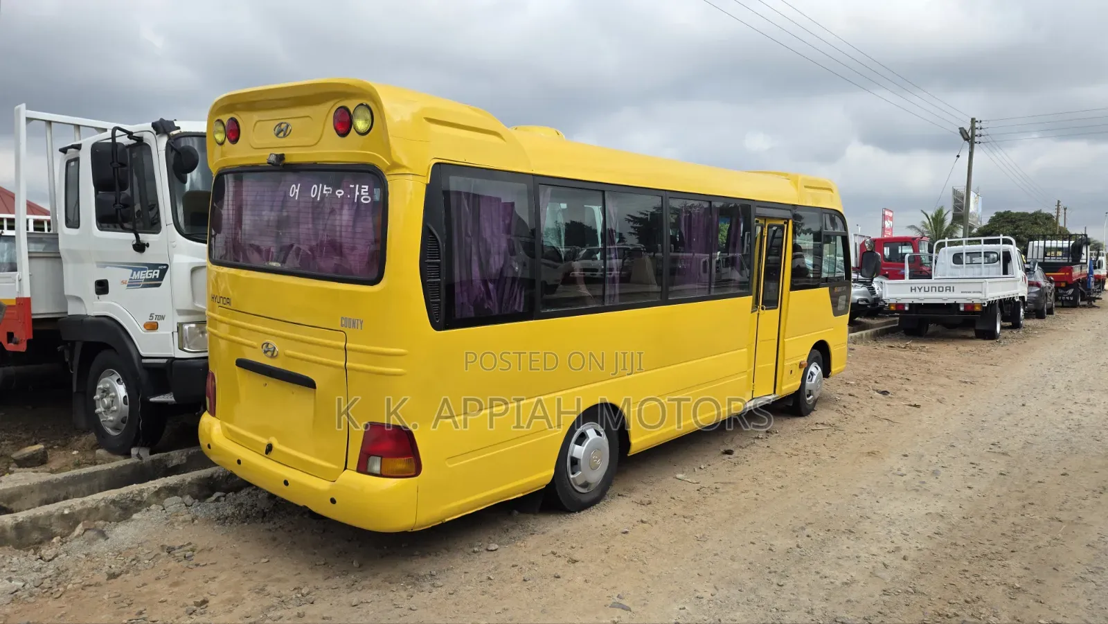 Hyundai County 2015 Yellow