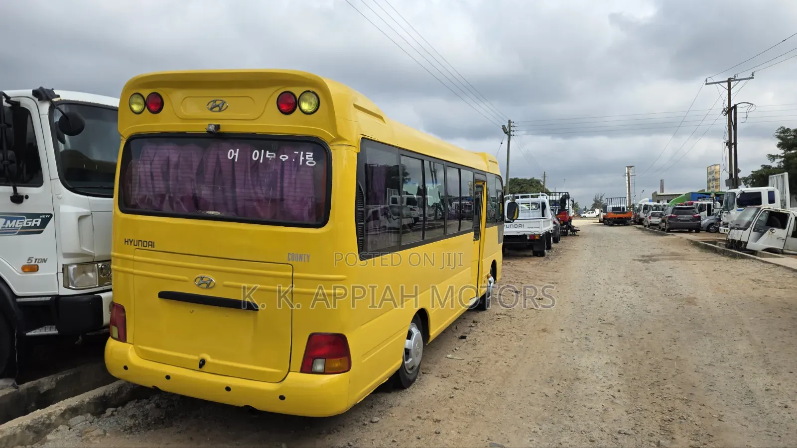 Hyundai County 2015 Yellow