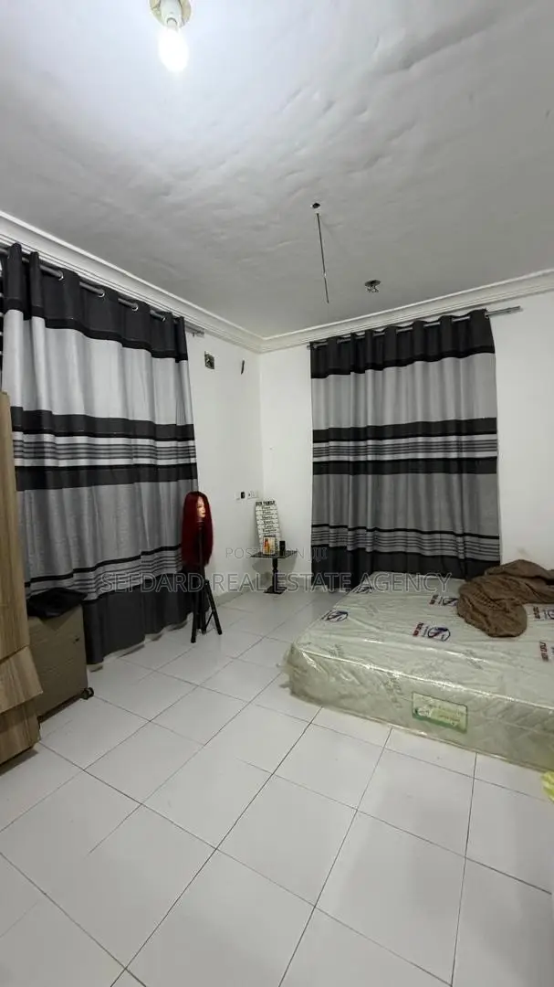 Furnished 6bdrm House in Sefdard Properties, Amasaman for sale