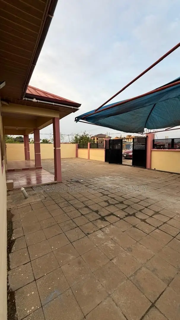 3bdrm House in Sefdard Properties, Amasaman for sale