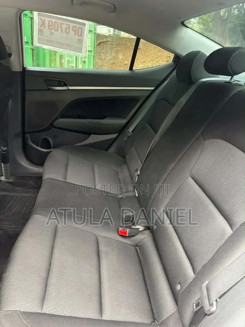 Hyundai Elantra Limited Sedan FWD (2.0L 4cyl 6A) 2017 Red