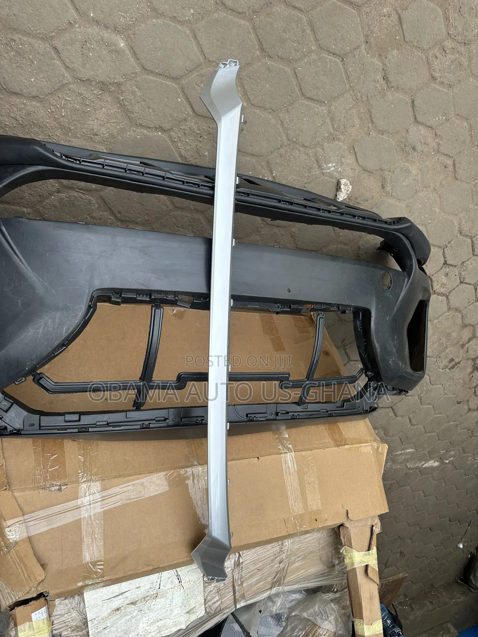 Hyundai Santafe 2019 2020 Front Bumper Center Chrome Molding Moulding