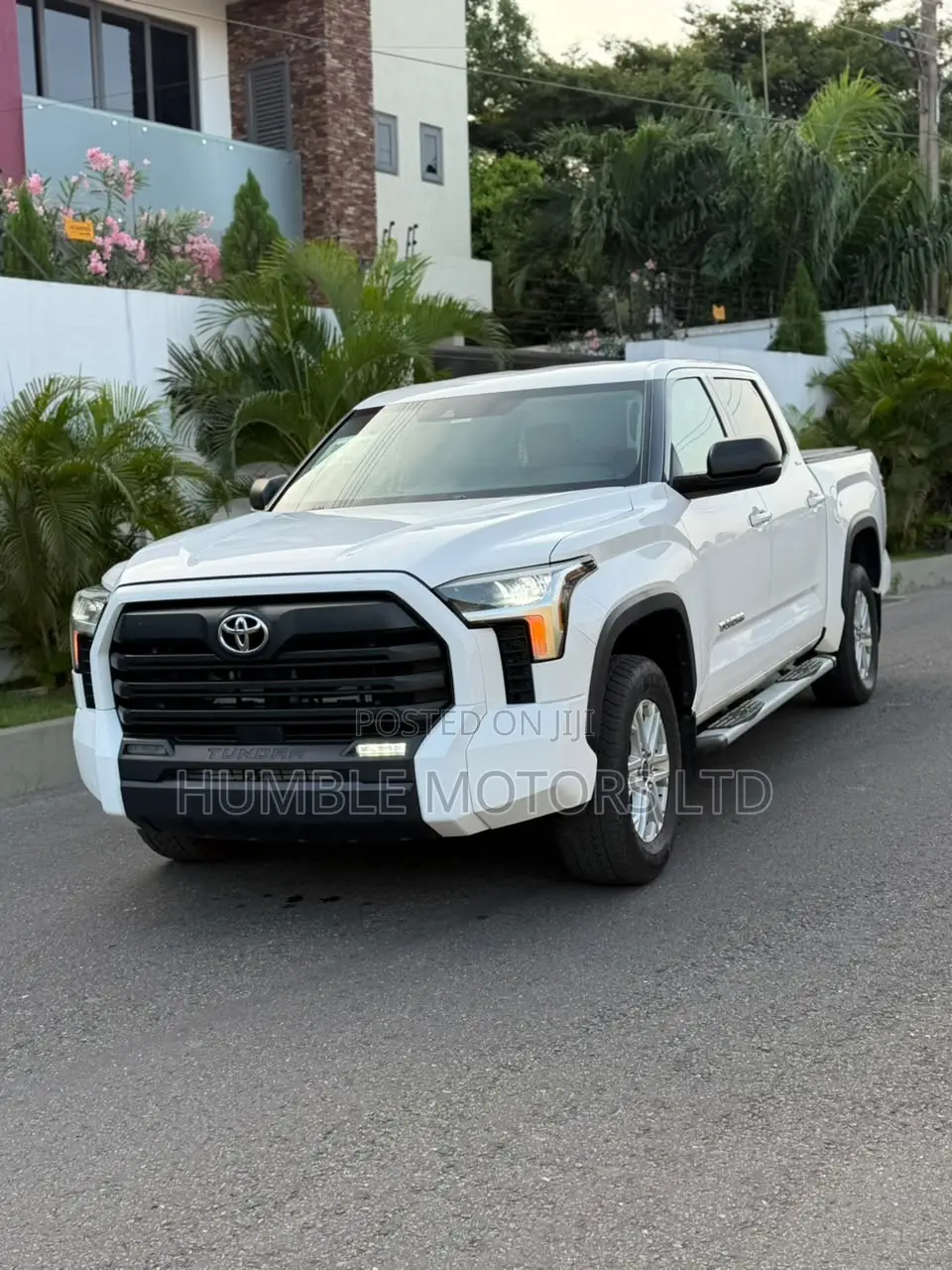 Toyota Tundra 2023 White