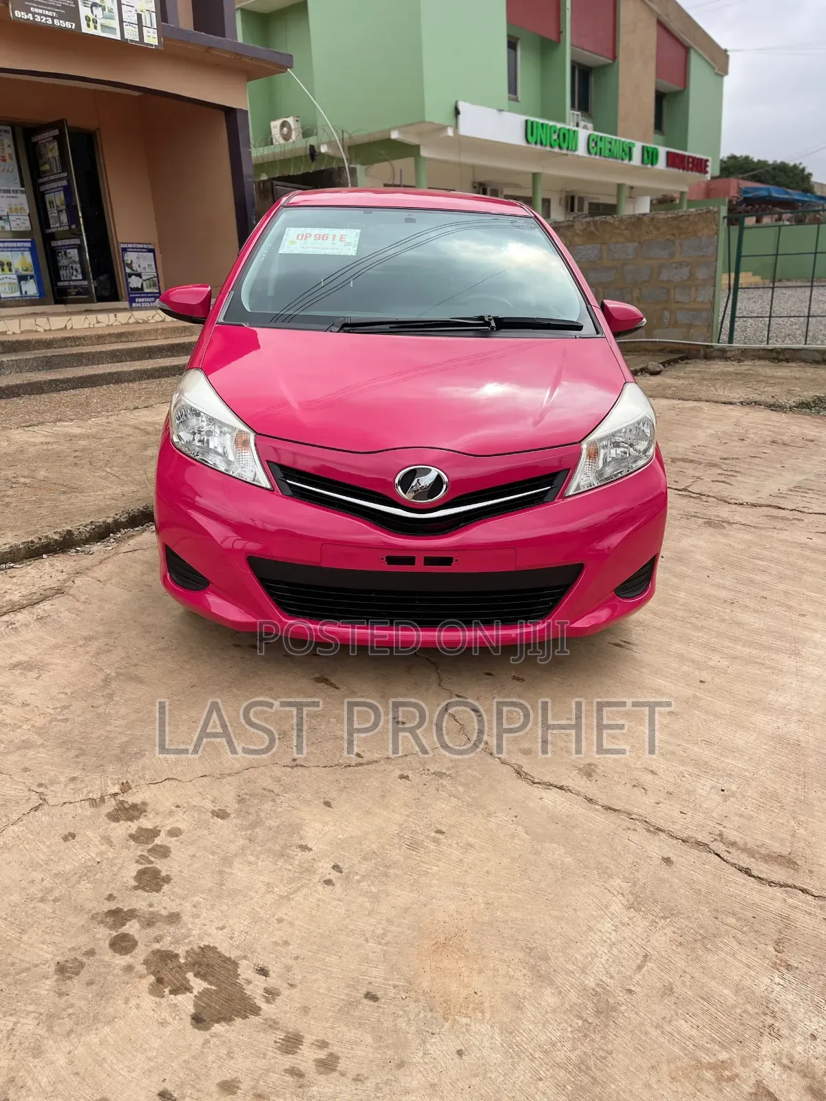 Toyota Vitz 1.3 FWD 5dr 2012 Pink