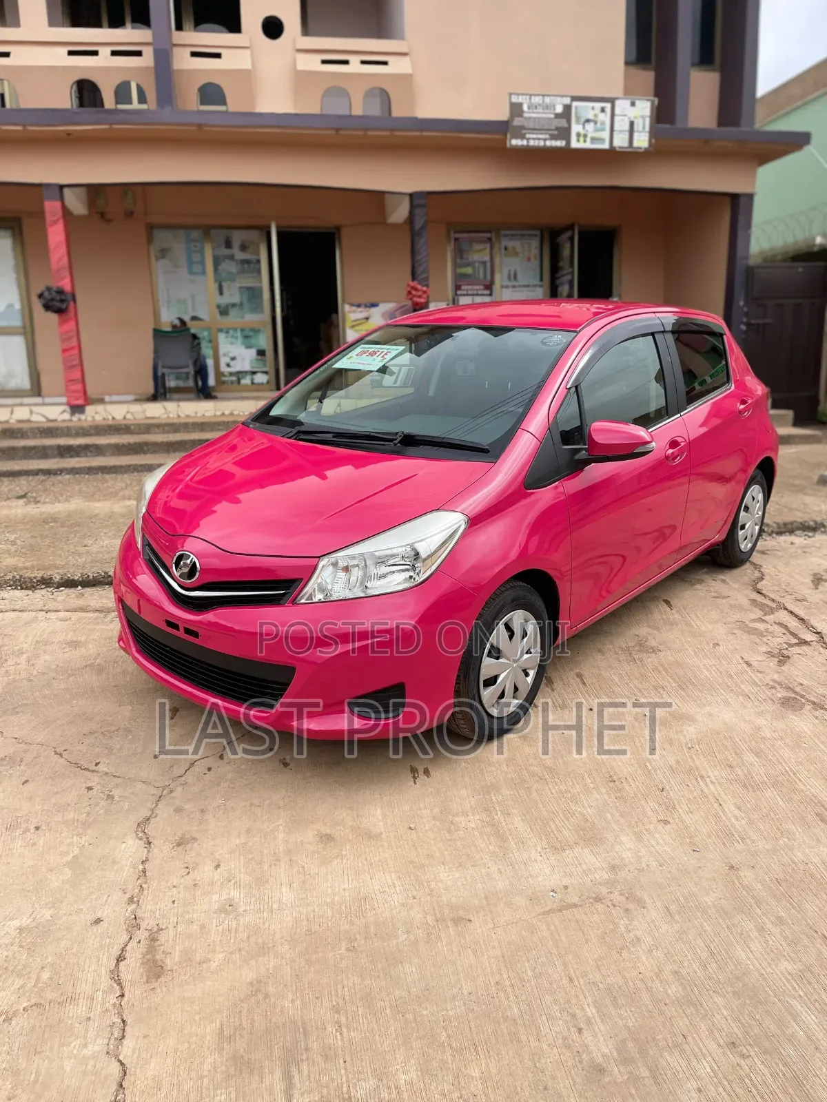 Toyota Vitz 1.3 FWD 5dr 2012 Pink