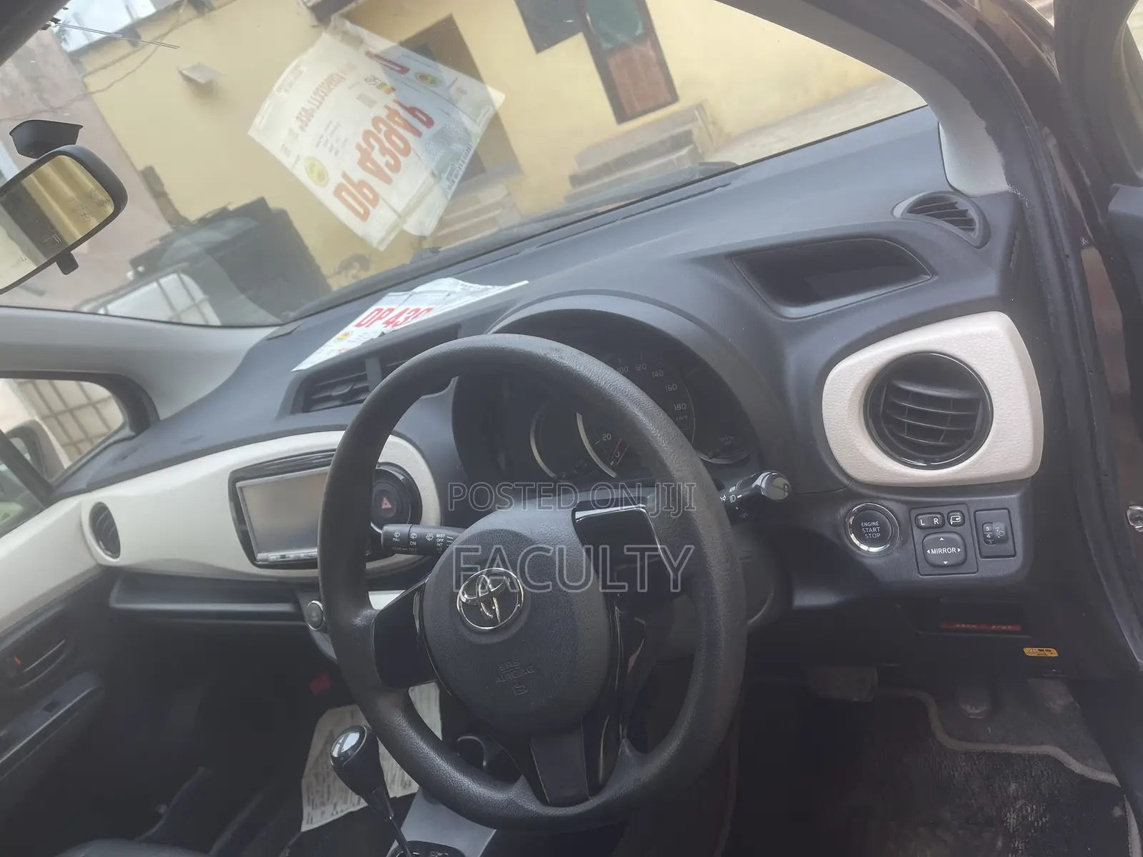 Toyota Vitz 1.3 AWD 5dr 2014 Burgundy
