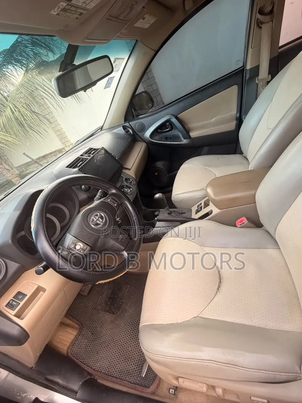 Toyota RAV4 2011 Silver