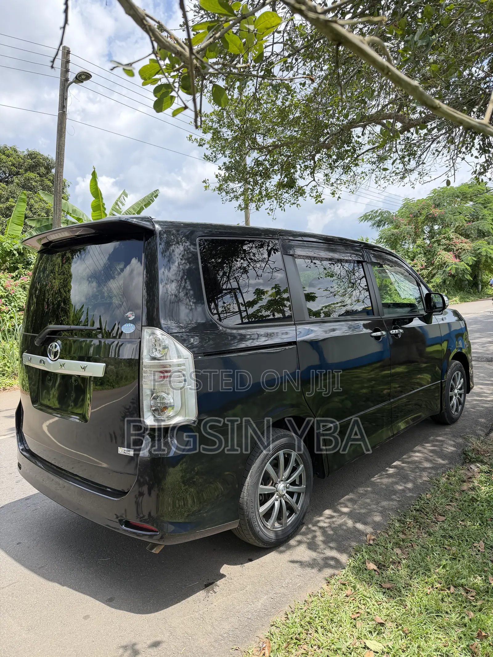 Toyota Voxy X 4WD 8-Seater 2013 Black