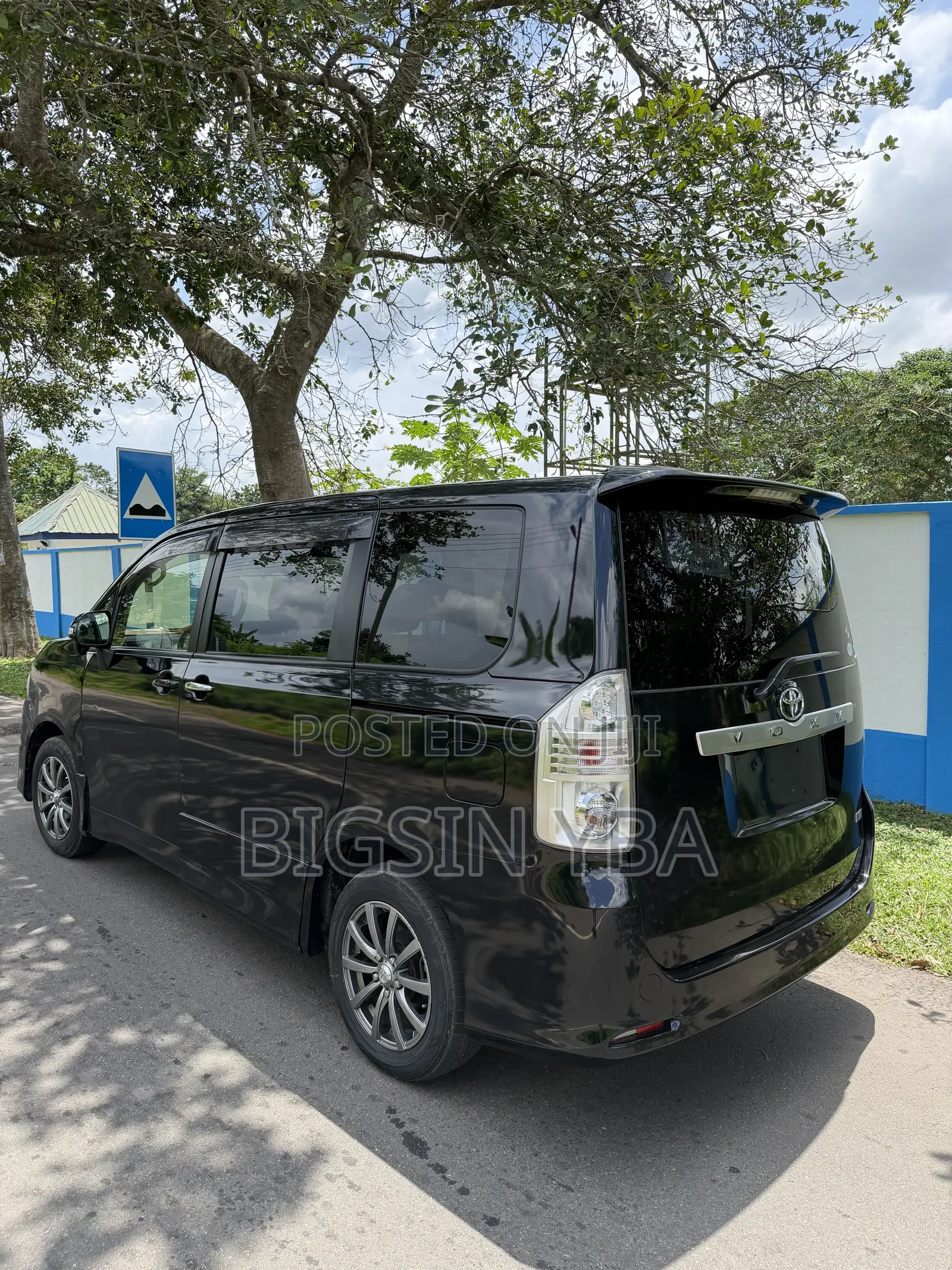 Toyota Voxy X 4WD 8-Seater 2013 Black
