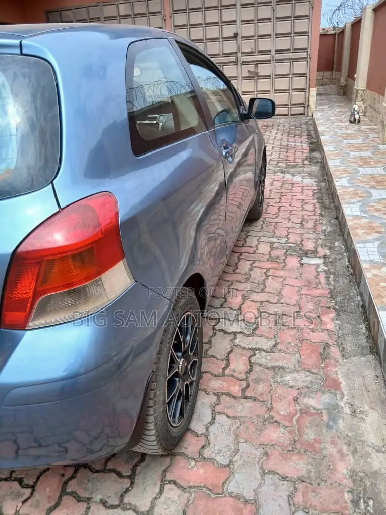 Toyota Yaris 2010 Blue