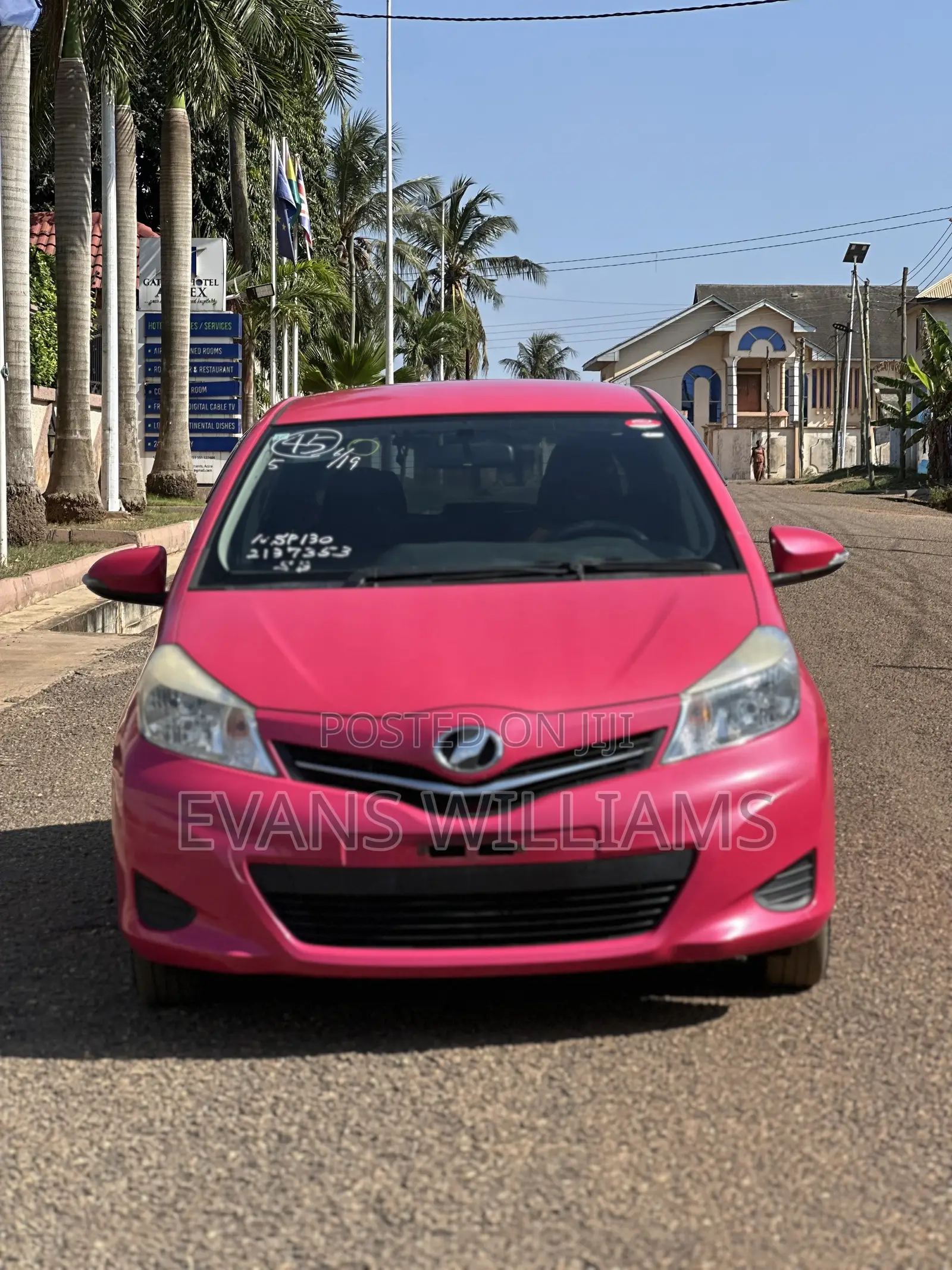 Toyota Vitz 1.3 FWD 5dr 2013 Pink