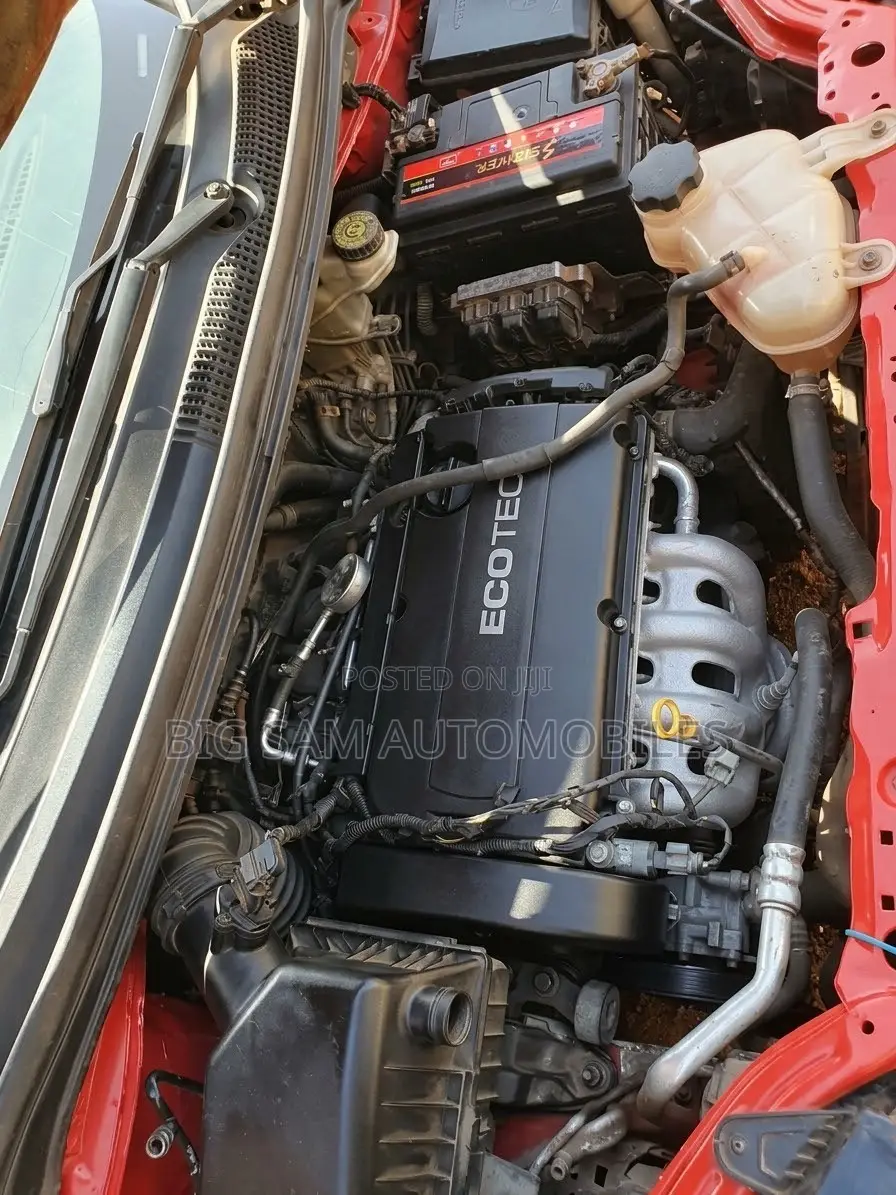 Chevrolet Sonic 2013 Orange