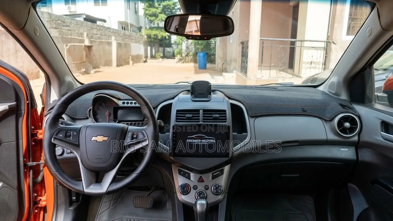 Chevrolet Sonic 2013 Orange