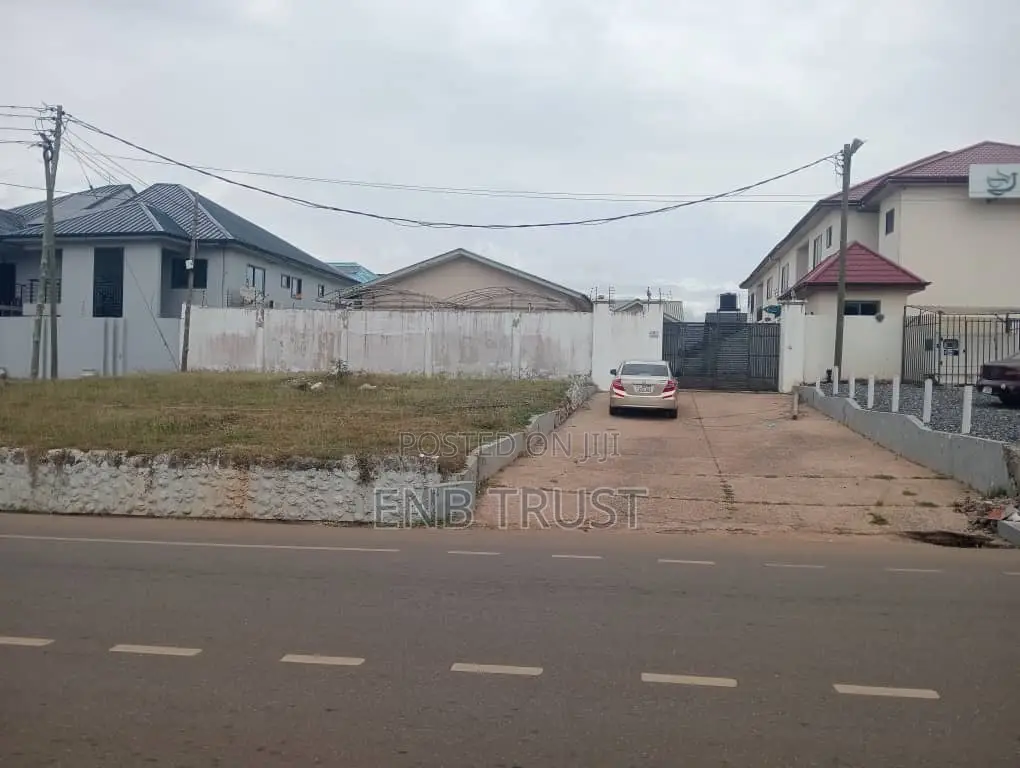 5bdrm House in Tema Community 3 for sale