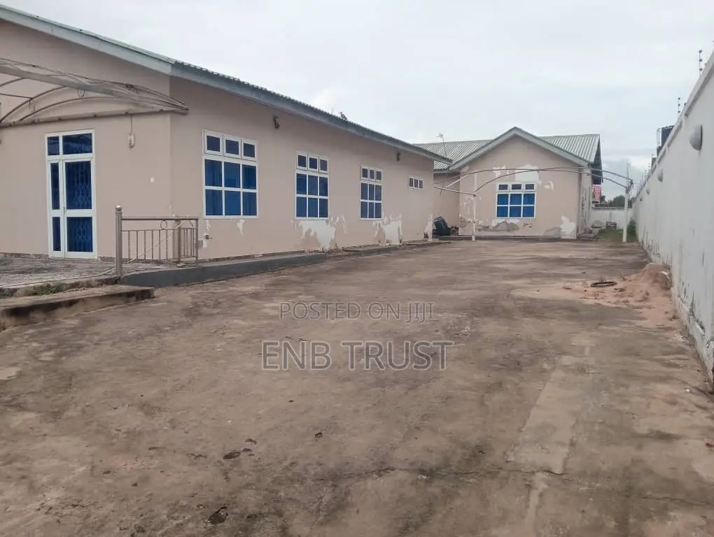 5bdrm House in Tema Community 3 for sale