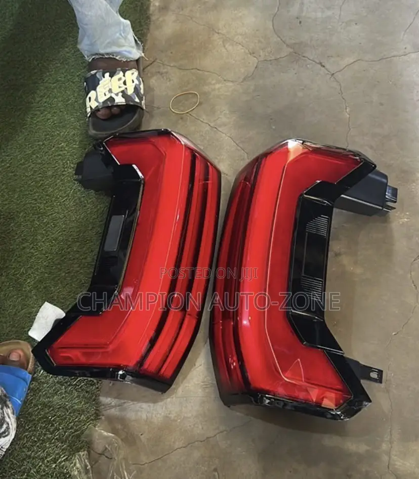 Toyota Tundra 2024-2025 Tail Light Pair