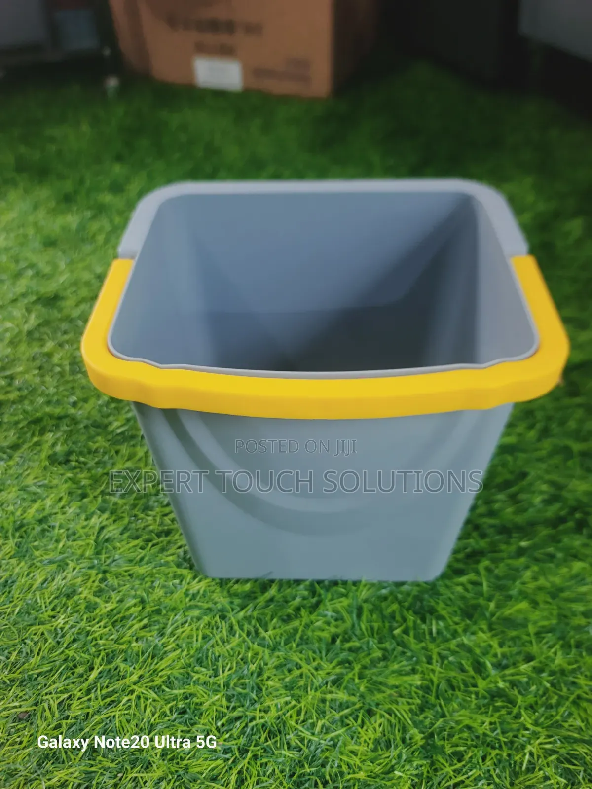 Bucket With Cover