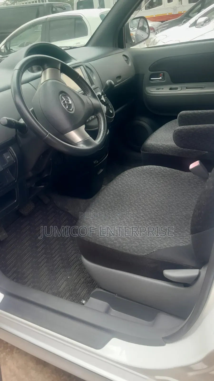 Toyota Sienta 1.5 FWD 2013 White
