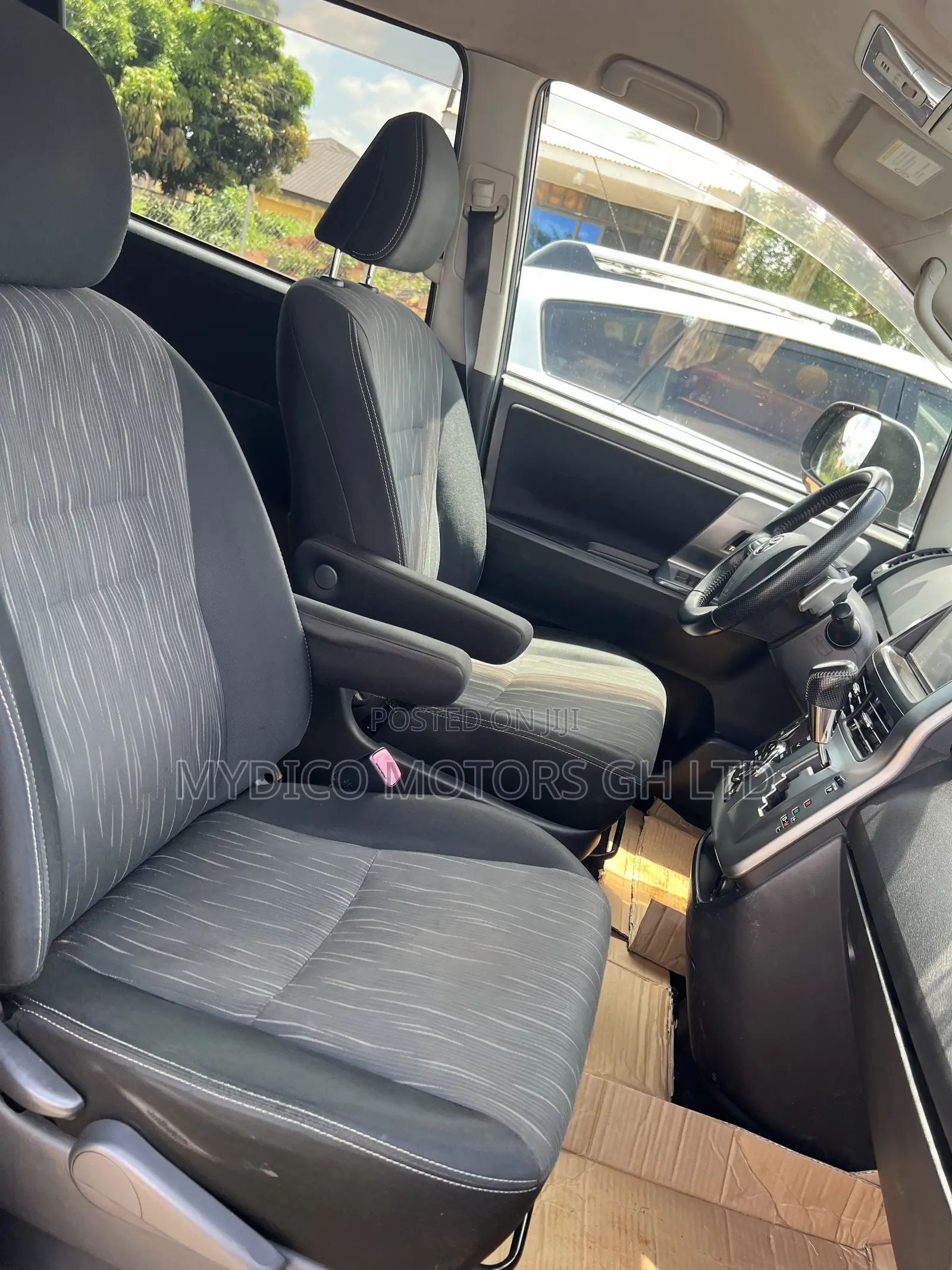 Toyota Voxy 2013 Black