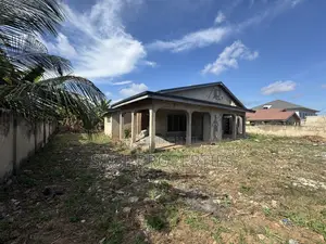 5bdrm House in Police Station for sale