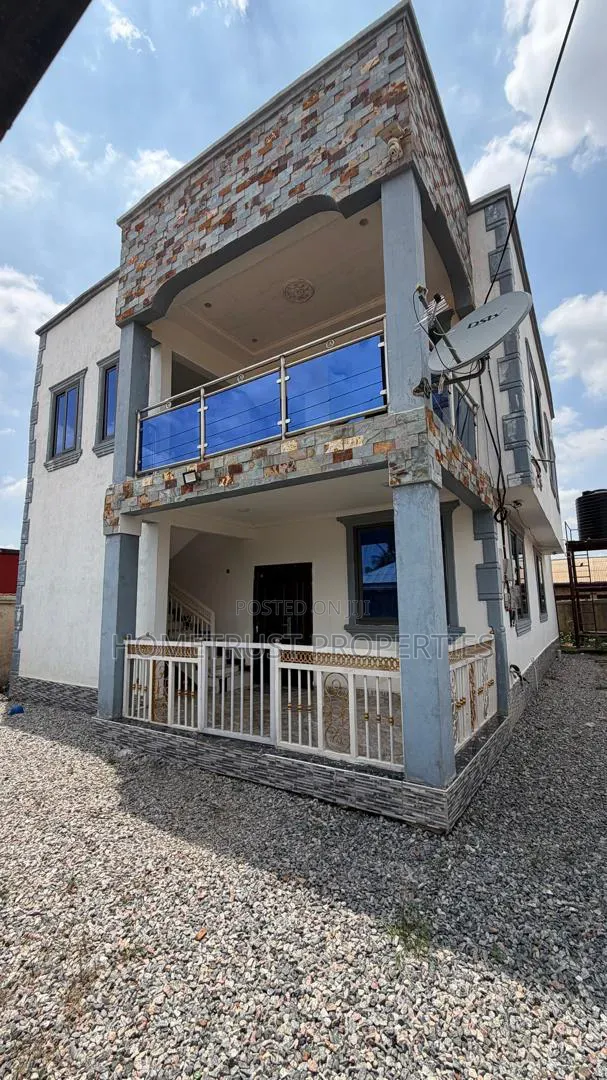 4bdrm Duplex in Amasaman Obeyieyie for sale