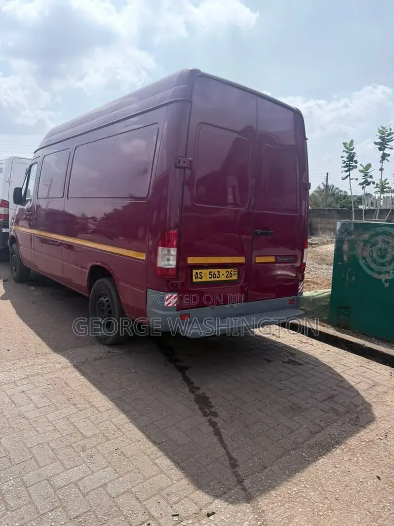 Mercedes-Benz Sprinter 2012 Pink