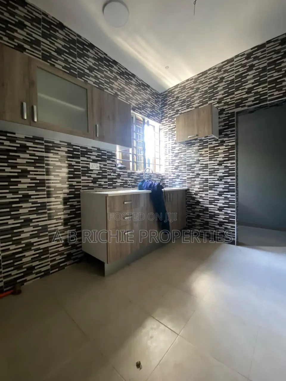4bdrm House in Ab Richie Properties, Baatsona Total for rent