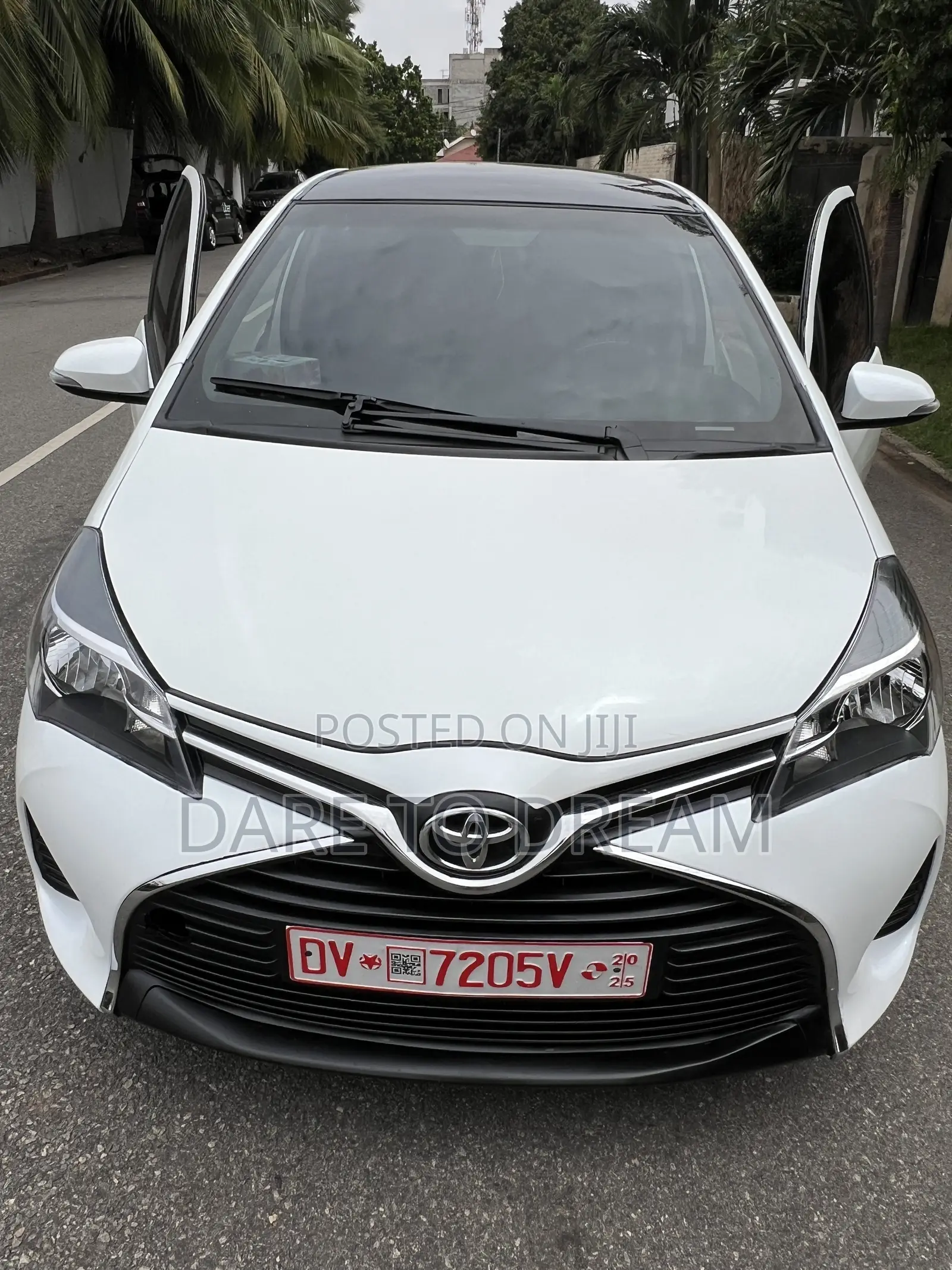Toyota Yaris LE Hatchback 5dr 2015 White