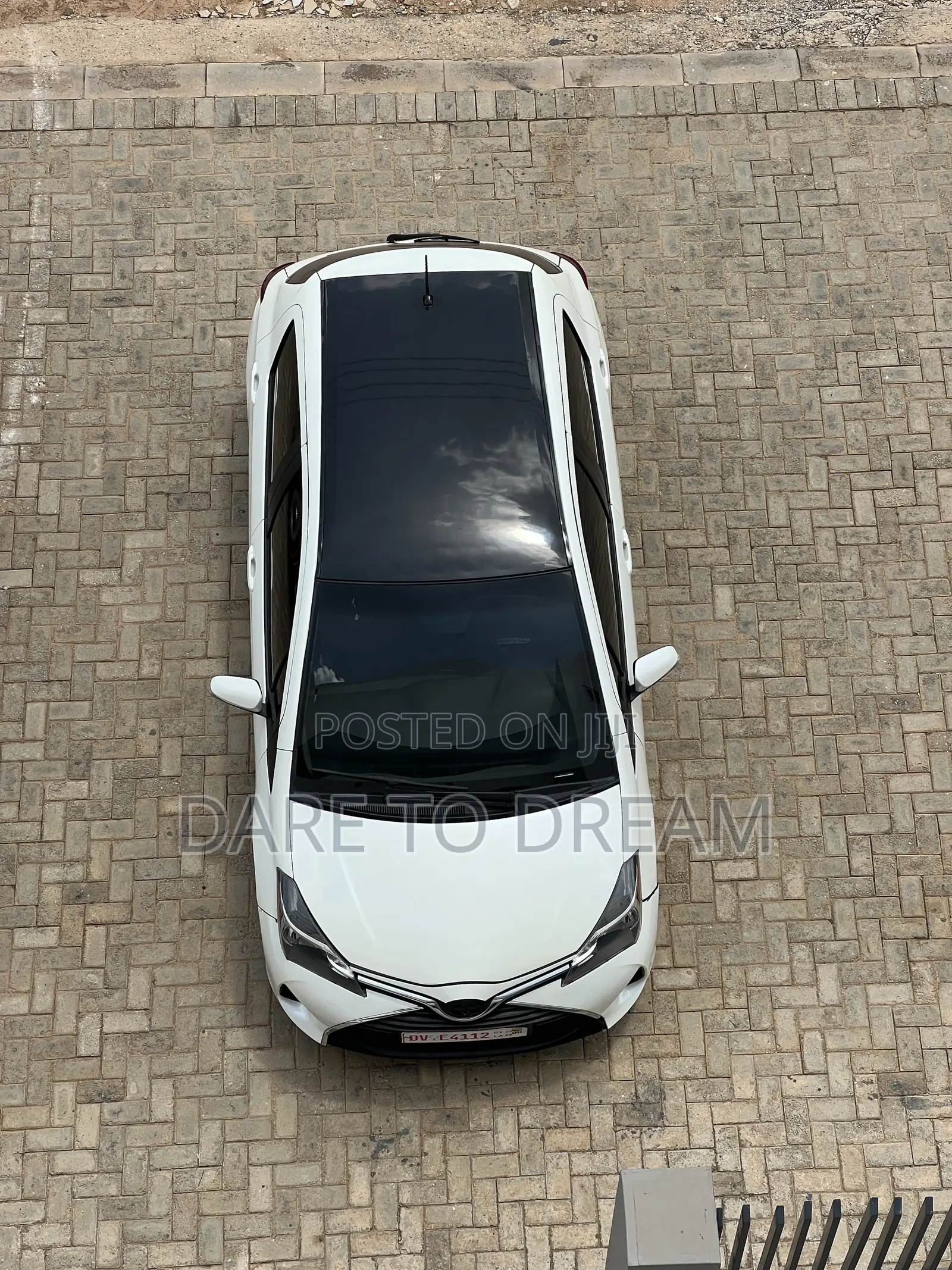 Toyota Yaris LE Hatchback 5dr 2015 White