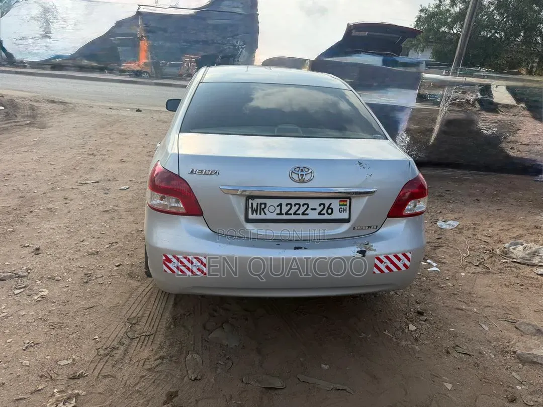 Toyota Belta 2010 Silver