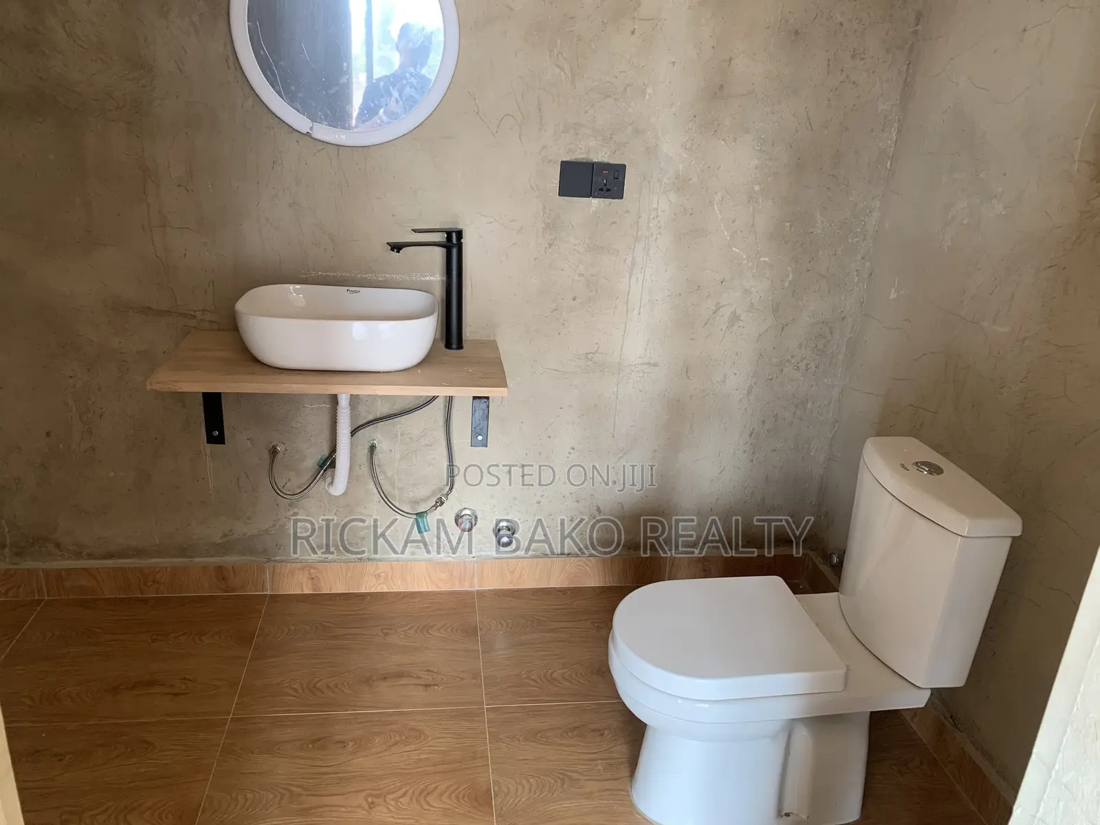 Furnished 11bdrm Villa in Weija for sale