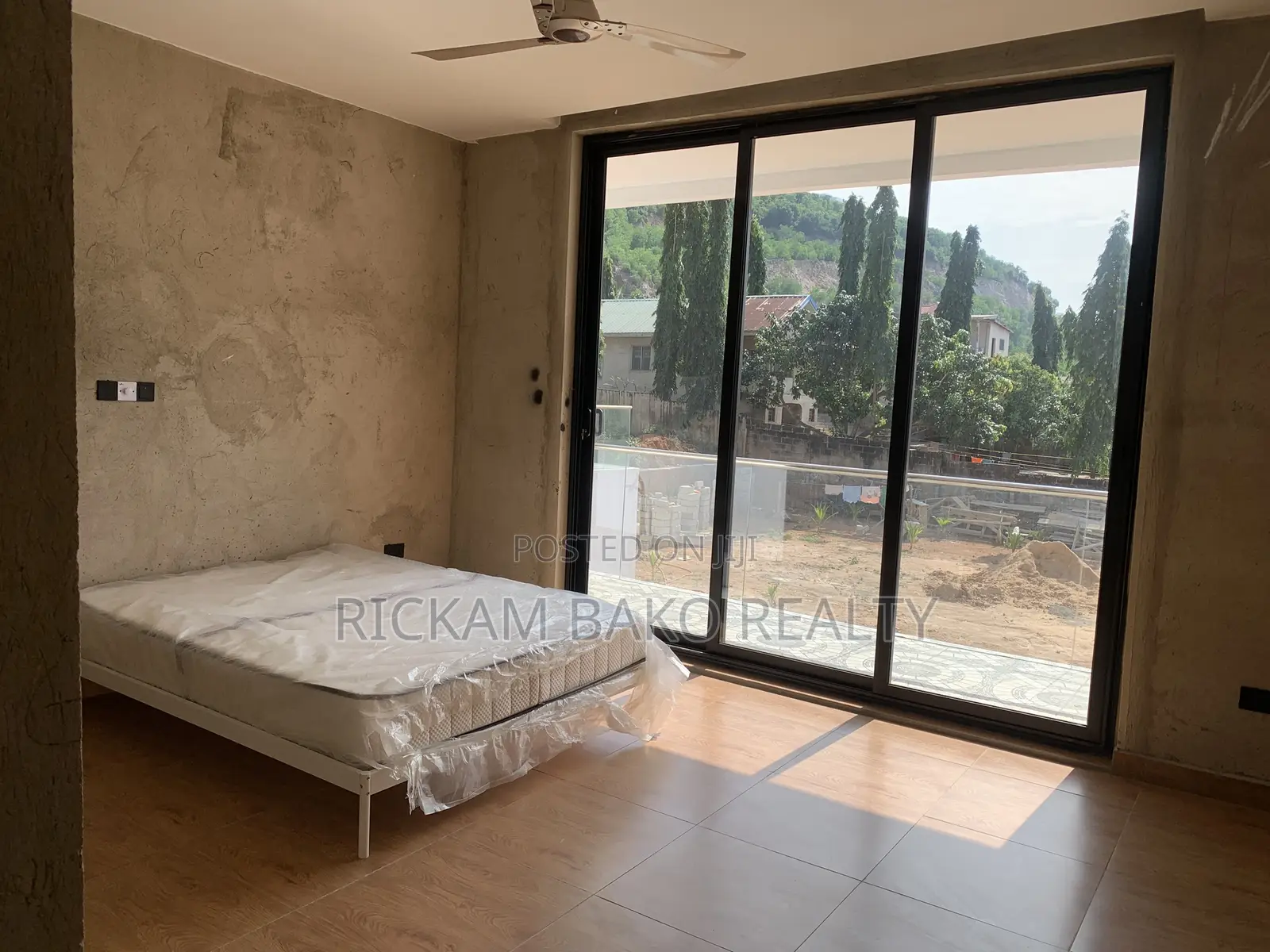 Furnished 11bdrm Villa in Weija for sale