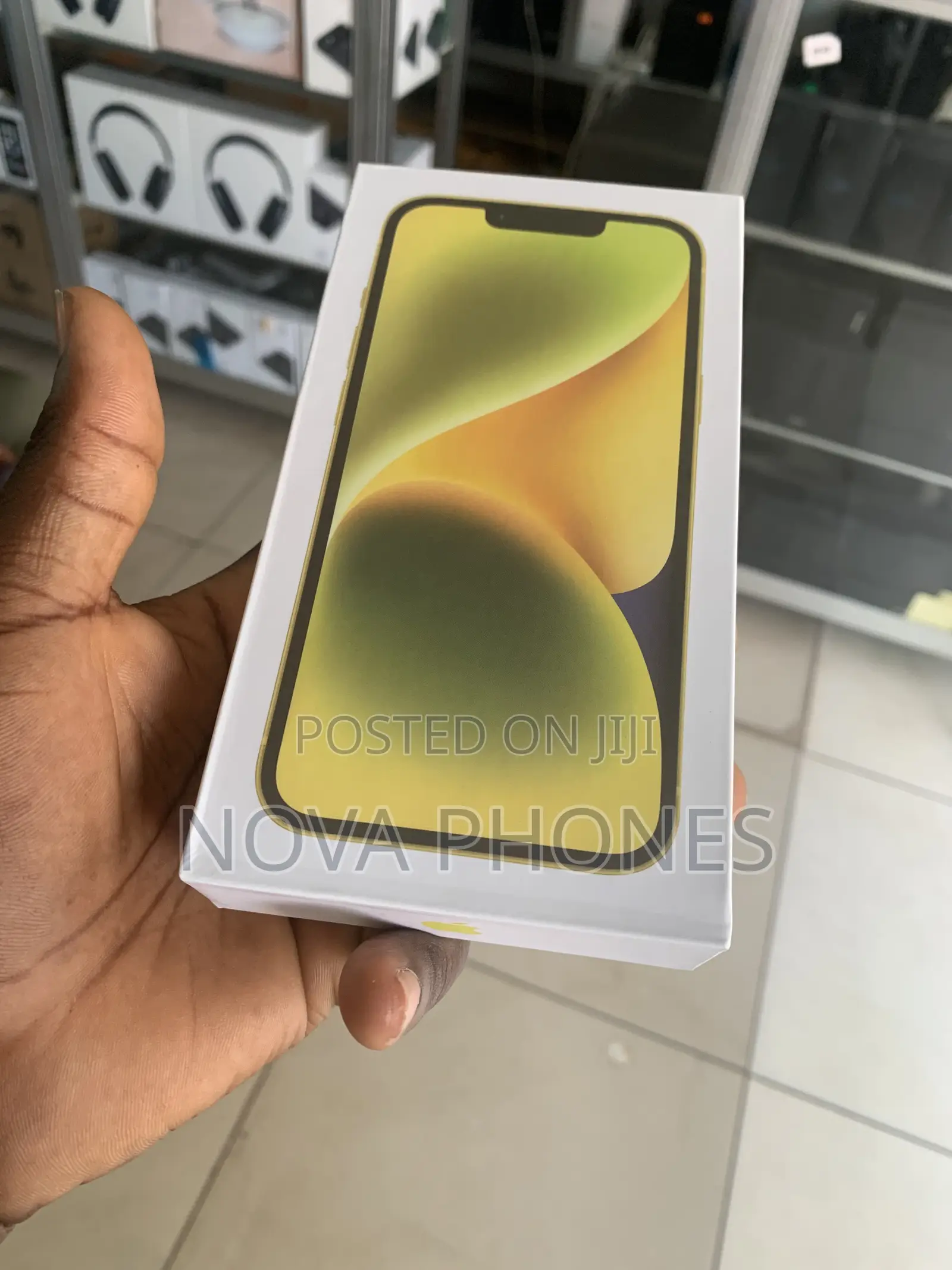 New Apple iPhone 14 128 GB Yellow