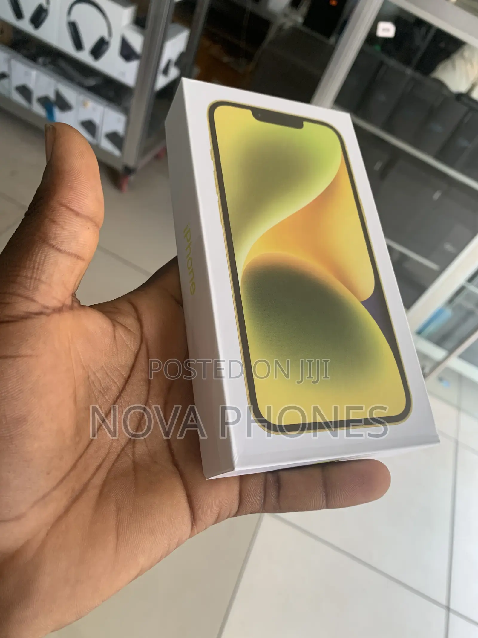 New Apple iPhone 14 128 GB Yellow