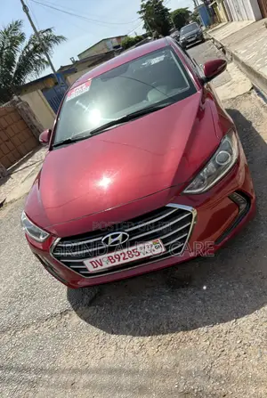 Hyundai Elantra Limited Sedan FWD (2.0L 4cyl 6A) 2017 Red