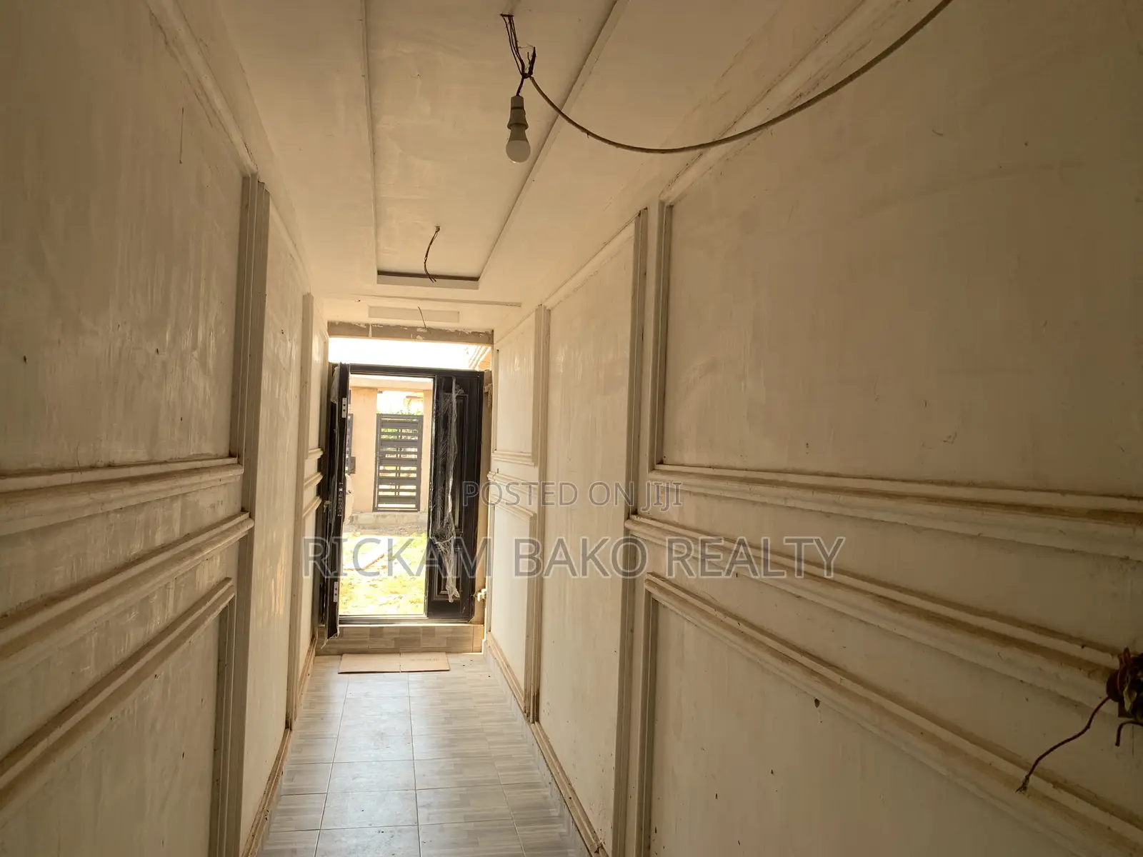 6bdrm Duplex in Tema Metropolitan for rent