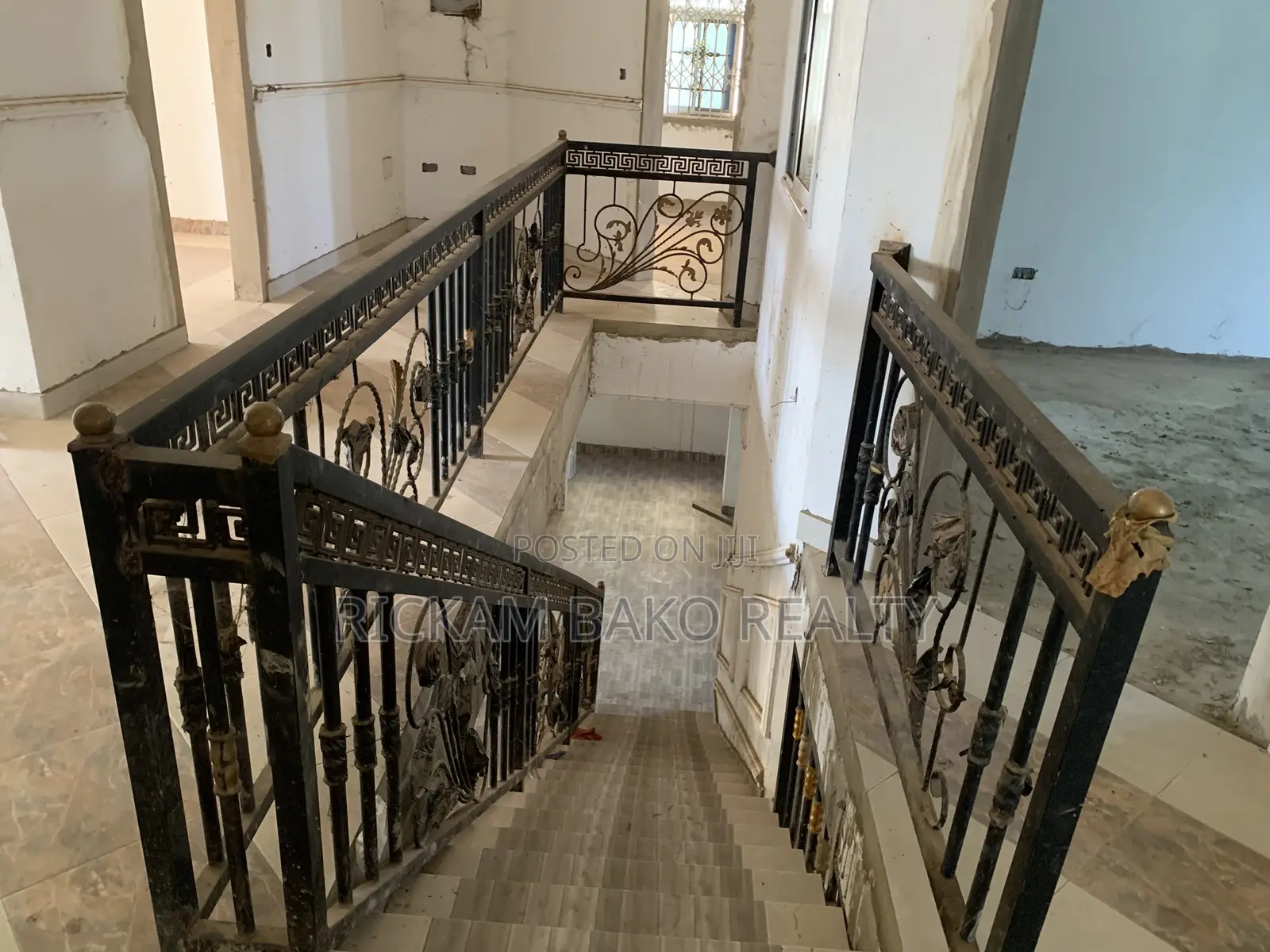 6bdrm Duplex in Tema Metropolitan for rent