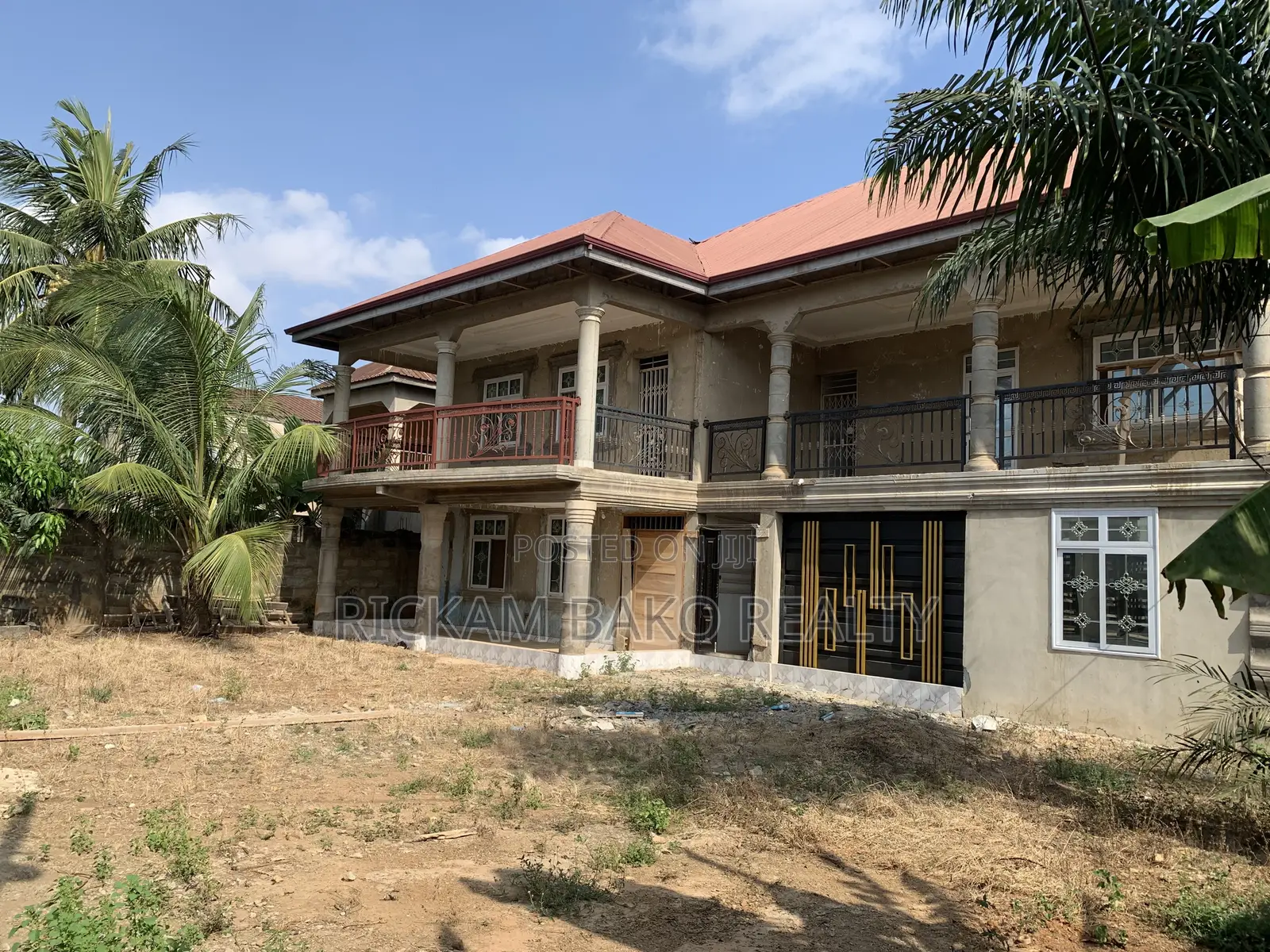 6bdrm Duplex in Tema Metropolitan for rent