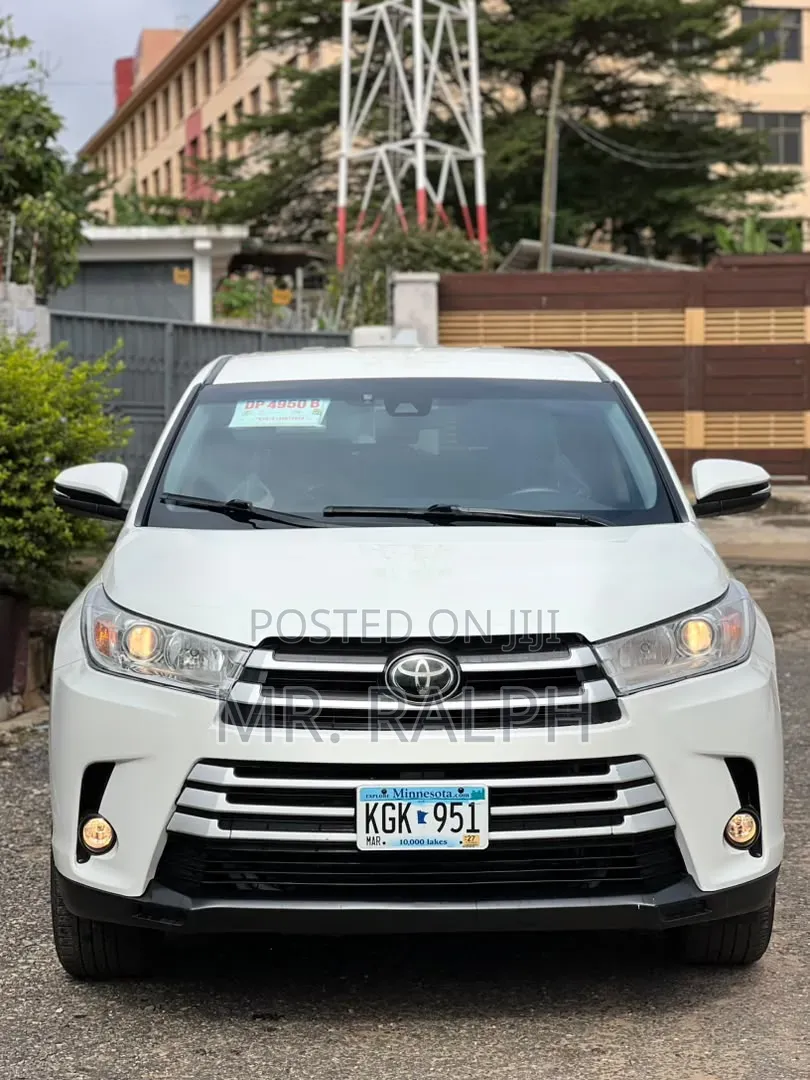 Toyota Highlander LE 2019 White