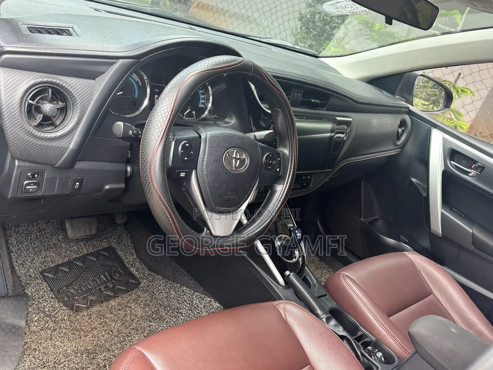 Toyota Corolla SE (1.8L 4cyl 6M) 2018 Burgundy