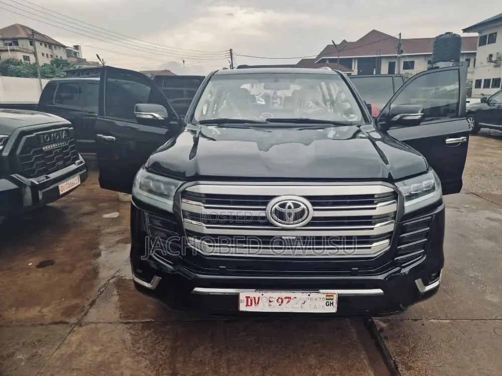 Toyota Land Cruiser 4.6 V8 AX 2012 Black