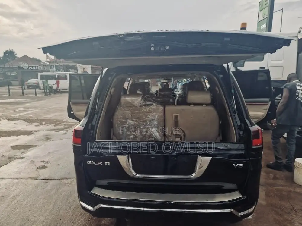 Toyota Land Cruiser 4.6 V8 AX 2012 Black