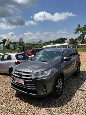 Toyota Highlander XLE 2019 Gray