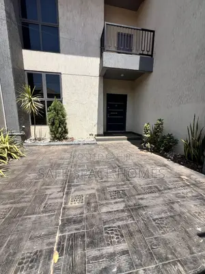 3bdrm Duplex in Ghana Link Area for rent