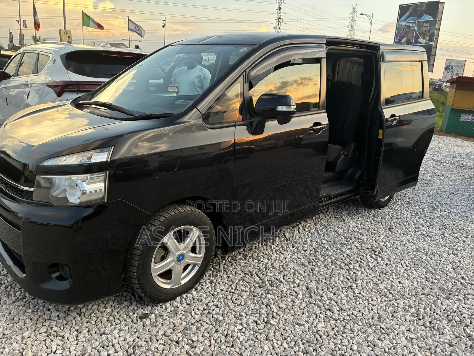Toyota Voxy 2013 Black