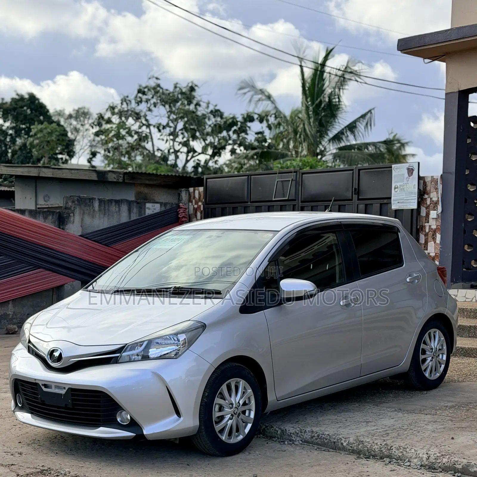 Toyota Vitz 1.3 FWD 5dr 2015 Silver