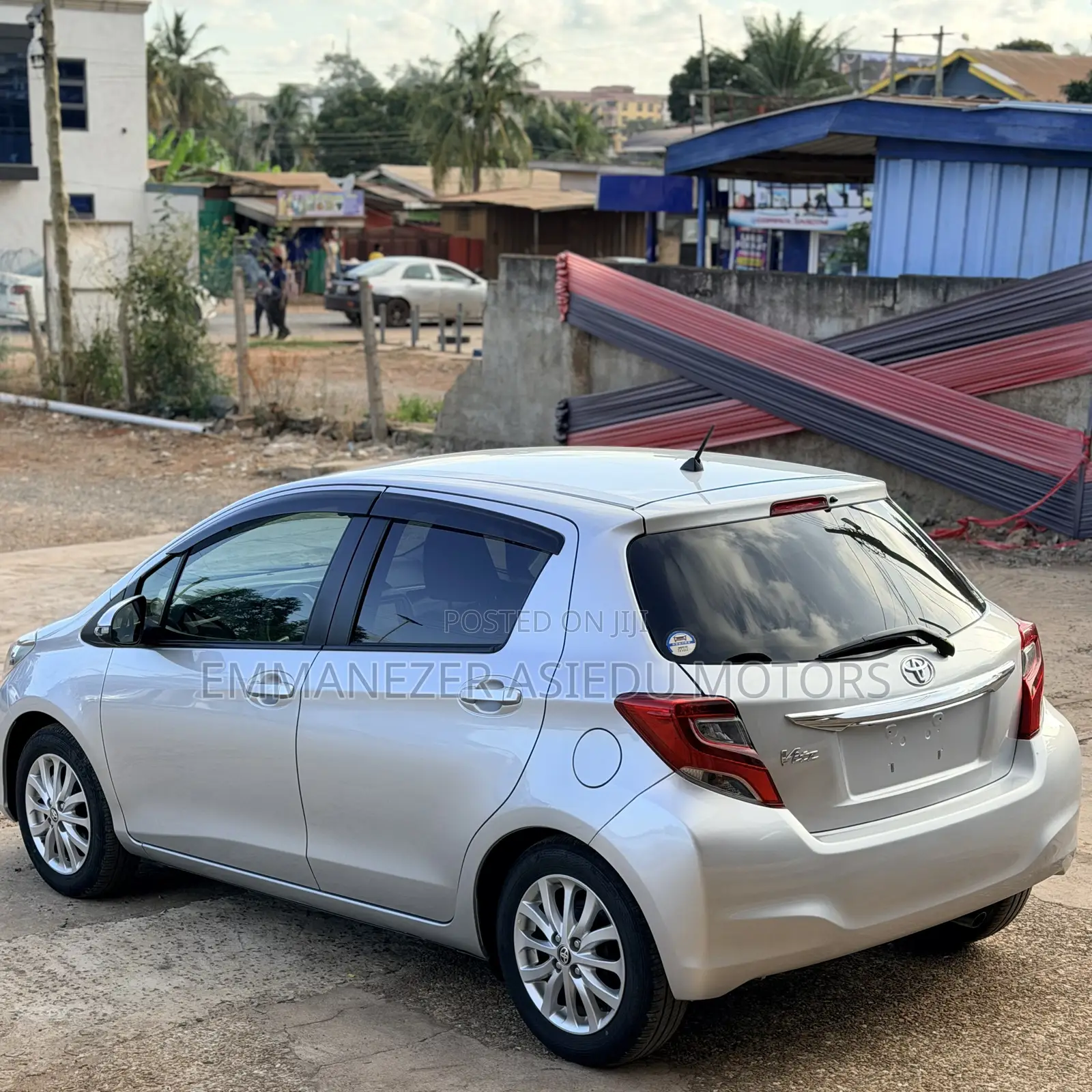 Toyota Vitz 1.3 FWD 5dr 2015 Silver